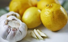 Kết hợp quả chanh với tỏi có khả năng xua đuổi tà khí và ngăn ngừa năng lượng xấu