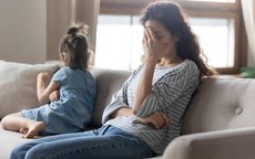 Con gái phát hiện bố ngoại tình, vợ sốc với những gì chồng làm sau đó