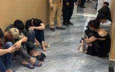 Phá đường dây mại dâm ‘khép kín’ từ quán karaoke đến nhà nghỉ ở Hà Nội