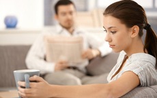 Tôi chết đứng khi nghe chồng nói: 'Nhà anh mọi người chỉ cần con'