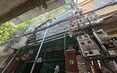 Hà Nội: Cháy nhà trong ngõ nhỏ, lực lượng chức năng  kéo vòi chữa cháy hàng trăm mét để dập lửa