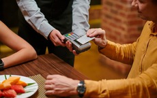 Sống kiểu 'nghèo hào phóng': Thói quen đáng sợ khiến nhiều người không bao giờ khá lên nổi