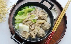 2 món mì dễ nấu giúp bạn có bữa sáng cực ngon và ấm bụng vào ngày mưa lạnh