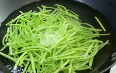 Đừng chỉ ăn củ, lá loại cây này quý như "nhân sâm người nghèo", ở quê rất nhiều bỏ qua quá phí