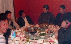 Đi họp lớp sau 30 năm, tôi ngỡ ngàng nhận ra: Người từng học kém nhất lại là người thành công nhất