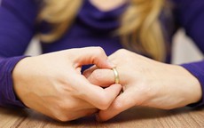 Nghe lời mẹ chọn người 'xứng đáng', tôi cay đắng nhận ra mình đã lấy nhầm chồng