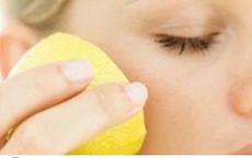 Thoa chanh lên mặt: Làm đẹp tự nhiên hay “lợi bất cập hại”?