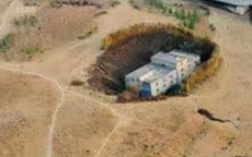 
Tình trạng hiện tại của ngôi nhà không chịu di dời dù được đền bù 37 tỷ đồng khiến dự án kênh dẫn nước phải 'đổi hướng'