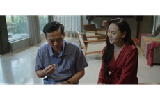 Phó Bí thư tỉnh Sách thân mật với nữ doanh nhân 'nóng bỏng'?