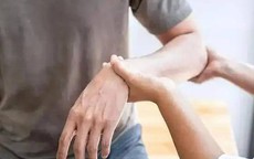 Bất kể nam hay nữ, nếu gặp phải 4 triệu chứng này ở cánh tay, rất có thể bạn bị ung thư: Dấu hiệu thứ 3 bị bỏ qua nhiều nhất