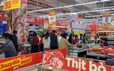 Cuối tuần, người dân đổ xô 'săn' khuyến mại hàng tiêu dùng, phục vụ nhu cầu cả tuần