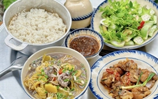 Vợ chồng trẻ 'giữ lửa' hôn nhân bằng mâm cơm 60.000 đồng