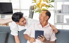 Tuổi già ở nhà con: Trải nghiệm khiến tôi thay đổi hoàn toàn suy nghĩ về tự do và hạnh phúc