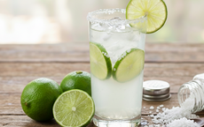 Uống nước chanh muối thế nào cho đúng? Chuyên gia chỉ rõ những sai lầm khiến 'hại nhiều hơn lợi'