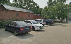 Cho hàng xóm mượn sân kinh doanh hơn chục năm miễn phí, đến lúc đòi lại thì trở mặt khiến tôi chết lặng