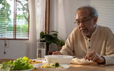 Tưởng nghỉ hưu là thiên đường, cựu giám đốc phải đi làm bảo vệ sau 2 năm vì quá ngột ngạt