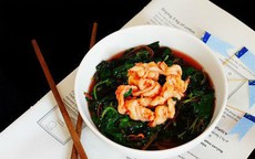 Loại rau giúp ngăn ngừa tình trạng thiếu máu, giá vài nghìn một bó, bán đầy chợ Việt