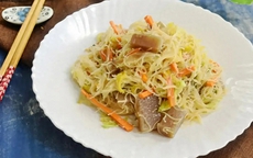 Nếu lười nấu nướng, chỉ cần 15 phút là xong món ăn mùi vị thơm ngon, hấp dẫn hơn mì xào ngoài tiệm