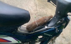 Nhặt được vật nghi giống đạn, người đàn ông đem đến trụ sở Công an giao nộp