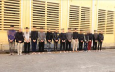 Hẹn nhau lúc rạng sáng, hàng chục đối tượng mang hung khí náo loạn phố ở Lạng Sơn