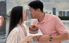 Con trai tỷ phú Johnathan Hạnh Nguyễn có động thái gây chú ý dành cho bà xã nhân dịp Giáng sinh