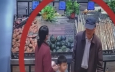 Câu nói của đứa trẻ với ông nội trong siêu thị khiến ngàn người phẫn nộ: Bi kịch gia đình có thể thấy rõ từ bây giờ!
