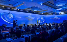 Nhà khoa học VinFuture hé lộ 'vũ khí của tương lai' trong cuộc đối đầu với kháng kháng sinh và ung thư