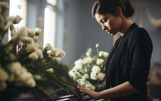 Thông gia không dự đám tang dù hai nhà thân thiết, con dâu rơi lệ khi biết lý do