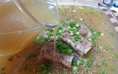 3 loại nước là 'kẻ cắp canxi' nếu uống nhiều: Loại cuối cùng người Việt tưởng bổ xương