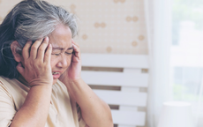 Con dâu đòi ly hôn vì chuyện chăm mẹ chồng bệnh, tôi lặng người xót xa