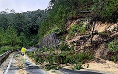 Vết nứt trên đèo D’Ran phát triển, Quốc lộ 20 tiếp tục sạt lở