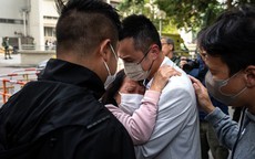 Lỗi nghiêm trọng trong vụ cháy chung cư ở Hồng Kông