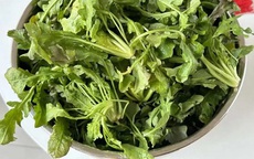 Món ngon ngày lạnh: Thanh nhiệt, mát gan, bổ mắt với món rau “báu vật” của mùa đông