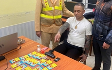 Hà Nội: Khống chế gã 'giang hồ' mang theo số lượng lớn ma túy và súng trên ô tô