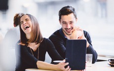 Những cặp đôi hoàng đạo 'dính nhau như sam', càng chơi càng nghiện