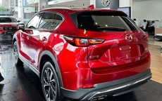 Giá lăn bánh Mazda CX-5 mới nhất hấp dẫn không ngờ, Honda CR-V chịu áp lực lớn về doanh số