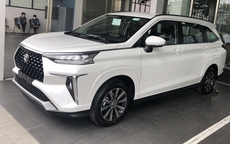 Giá lăn bánh Toyota Veloz Cross mới nhất rẻ vô đối còn kèm ưu đãi, Mitsubishi Xpander lo không kịp doanh số