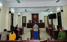 Không được tạm ứng lương, thợ ốp lát đá đập phá tài sản công ty