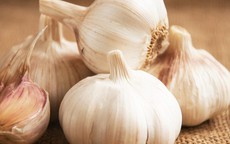 5 lợi ích của việc ăn một tép tỏi sống mỗi ngày