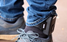 Hành hạ vợ con có thể bị giám sát điện tử