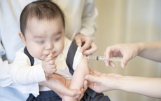 Vắc xin sởi có tiêm cùng lúc với vắc xin cúm được không?