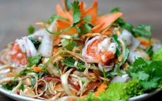 Cách làm gỏi hoa chuối tôm thịt giòn ngon mà không thâm
