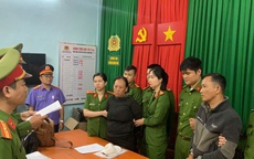 Bắt đôi nam nữ làm giả hàng loạt giấy phép lái xe