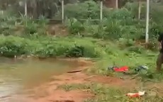 Rủ nhau ra hồ tưới cà phê tắm, 2 cháu nhỏ đuối nước tử vong