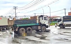 TP.HCM: Va chạm với xe ben khi chờ đèn đỏ, một phụ nữ tử vong
