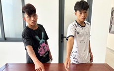 Vào ký túc xá gọi 9 học sinh đang ngủ ra ngoài rồi đánh đập, cướp tài sản