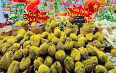Sầu riêng chính vụ loạn giá bán, người tiêu dùng vừa mừng vừa lo