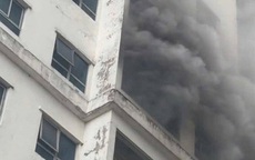 Video cháy căn hộ ở chung cư HH Linh Đàm, khói đen mù mịt
