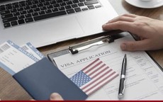 Mỹ đột ngột dừng cấp mới visa du học, vì sao?