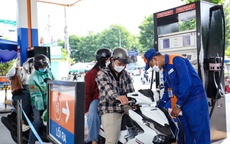 Giá xăng dầu hôm nay 3.5.2025: Xăng trong nước giảm bao nhiêu sau kỳ nghỉ lễ?